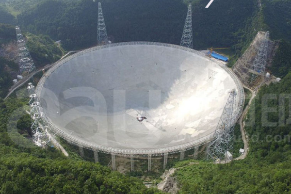 探索宇宙奥秘：500米口径球面射电望远镜（FAST）的科学之旅