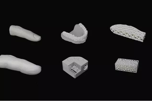 由机器视觉和机器学习驱动的生产级多材料3D打印技术
